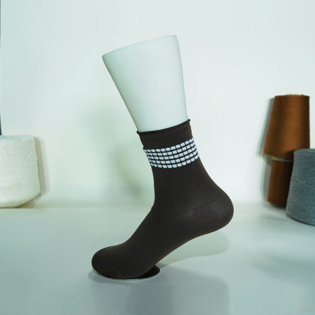 White Dotted Cotton Single Needle Women's Socks